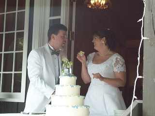 Colleen and Vladi with the wedding cake